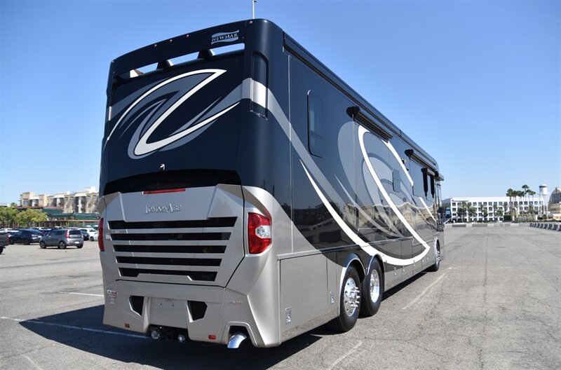2019 Newmar London Aire - Photo 3 - Orange, CA 92867