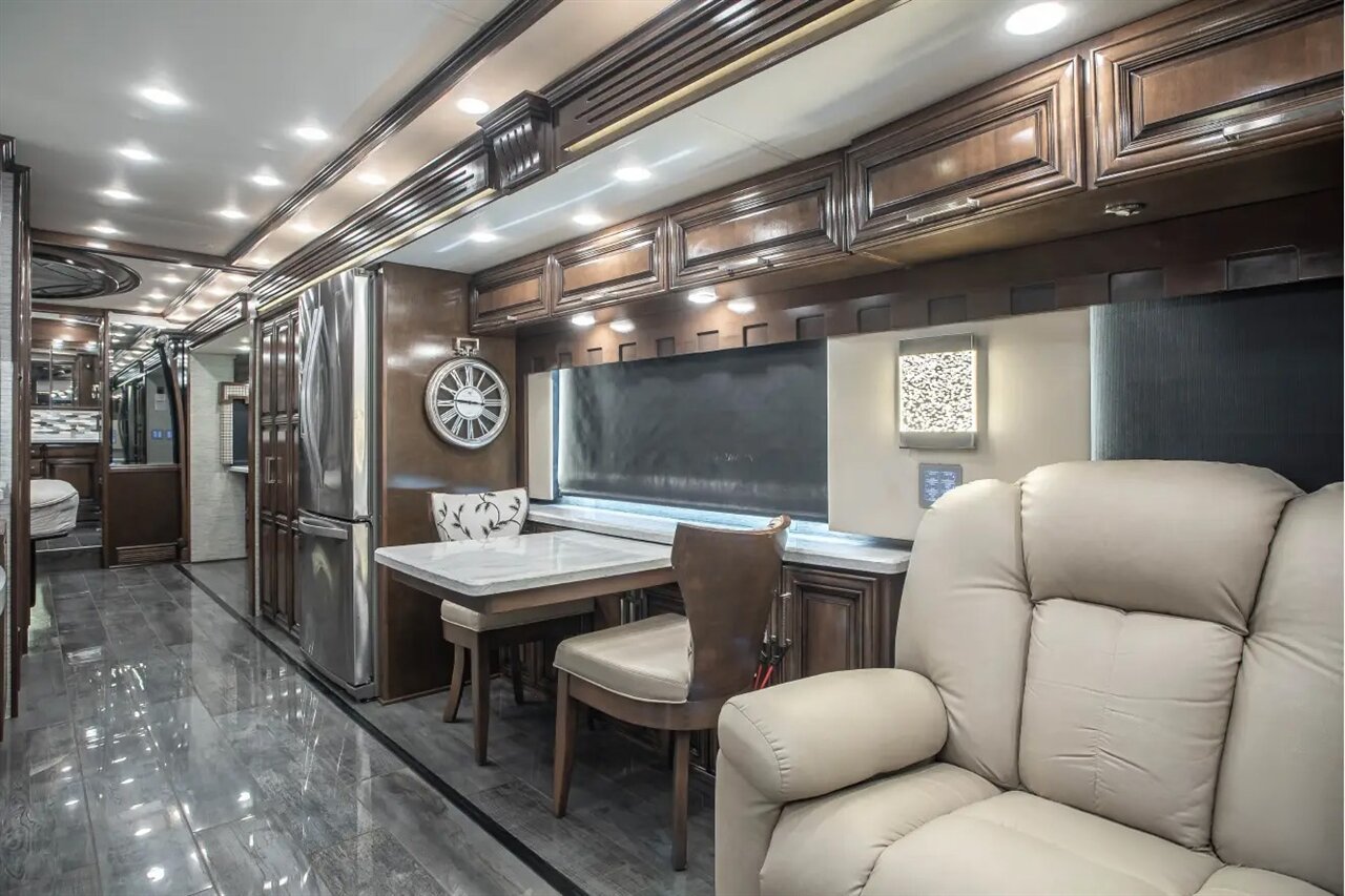 2019 Newmar London Aire - Photo 8 - Orange, CA 92867