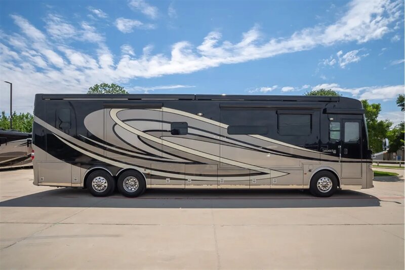 2019 Newmar London Aire - Photo 2 - Orange, CA 92867