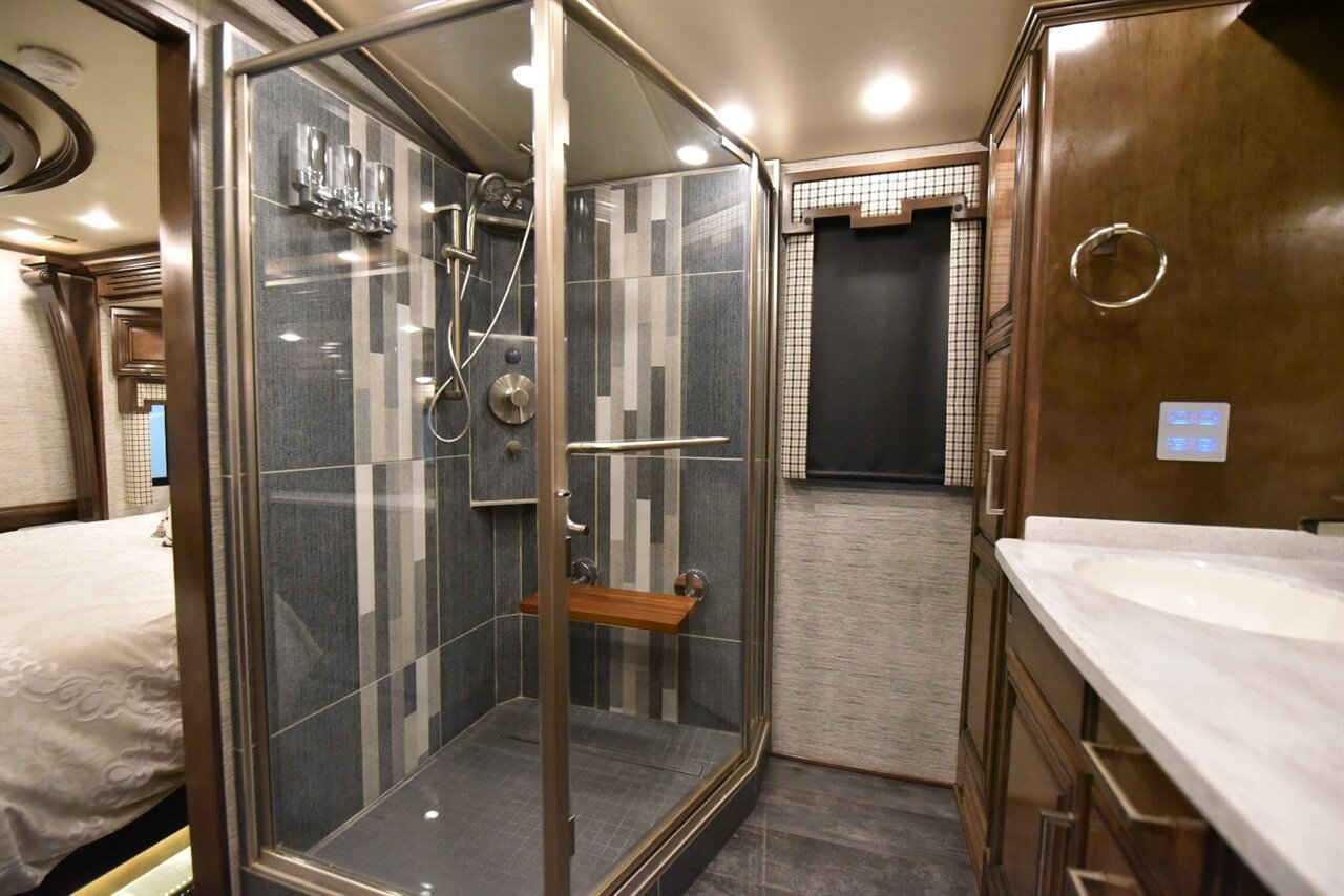 2019 Newmar London Aire - Photo 42 - Orange, CA 92867