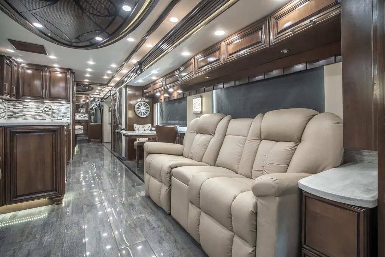 2019 Newmar London Aire - Photo 5 - Orange, CA 92867