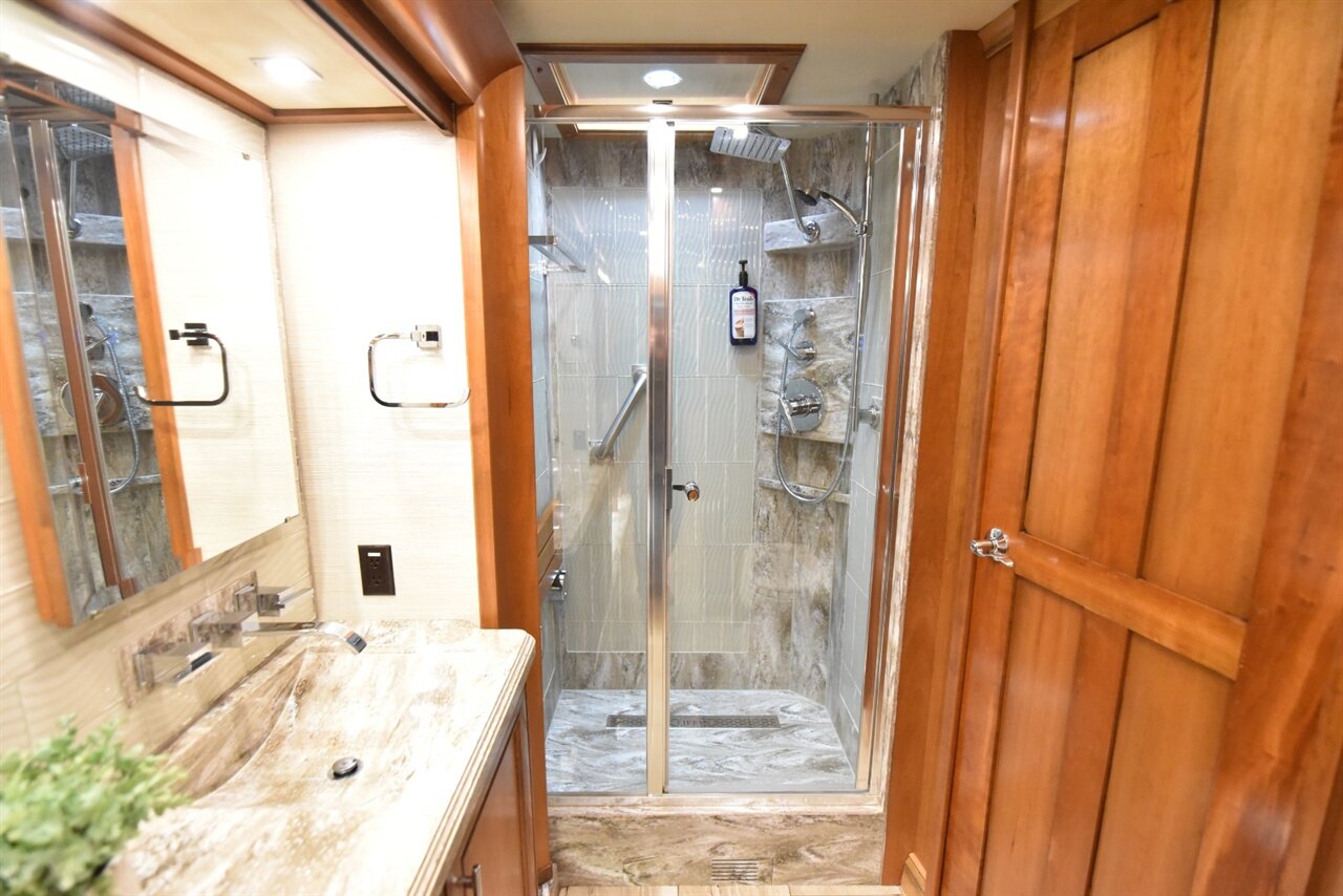 2019 Tiffin Allegro Bus 37AP - Photo 61 - Orange, CA 92867