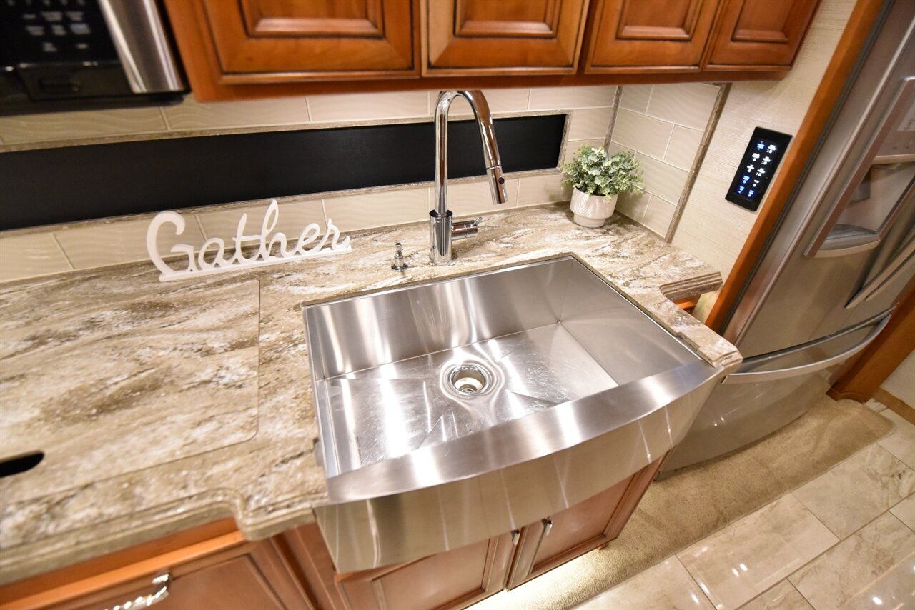 2019 Tiffin Allegro Bus 37AP - Photo 54 - Orange, CA 92867