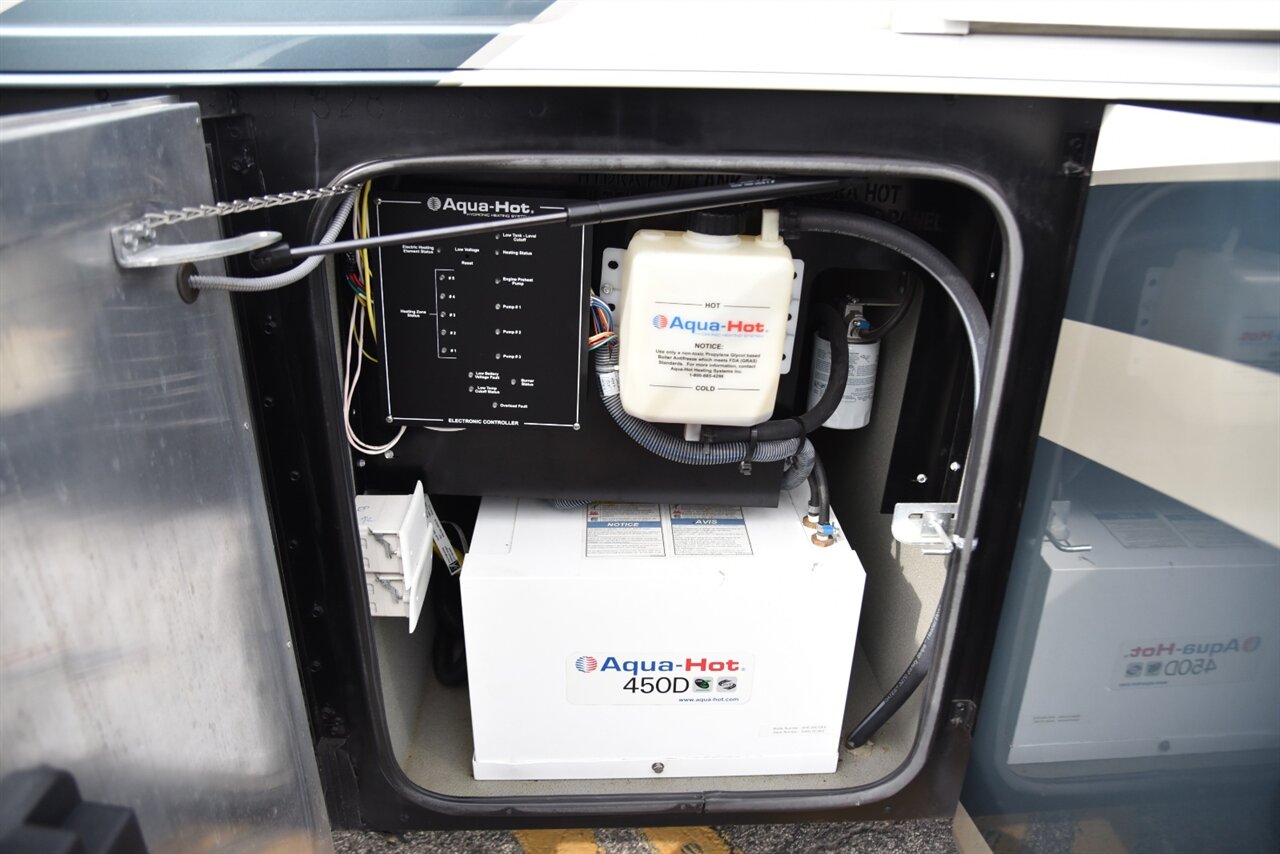 2019 Tiffin Allegro Bus 37AP - Photo 35 - Orange, CA 92867