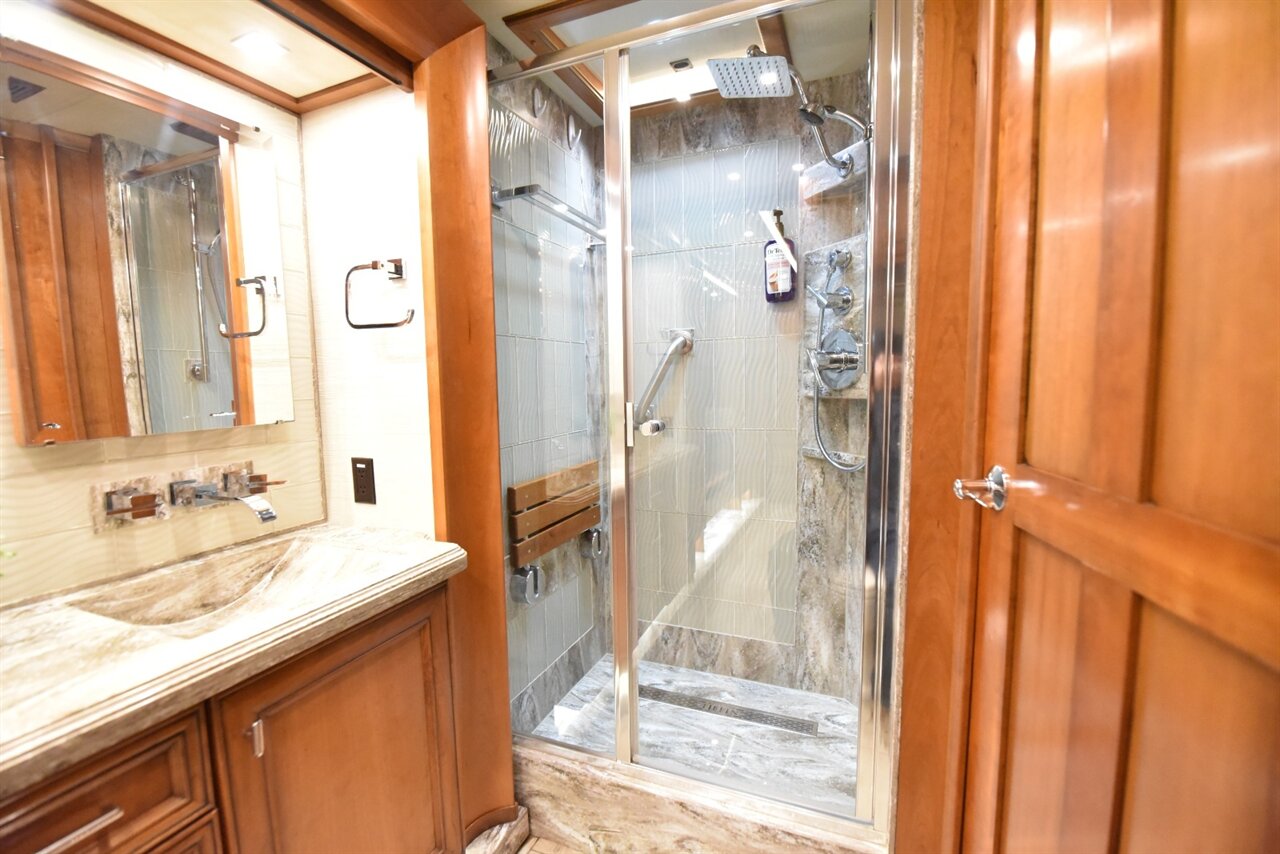 2019 Tiffin Allegro Bus 37AP - Photo 62 - Orange, CA 92867