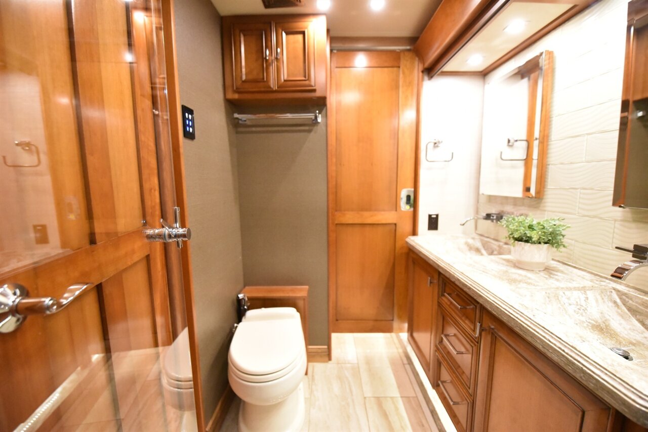 2019 Tiffin Allegro Bus 37AP - Photo 64 - Orange, CA 92867