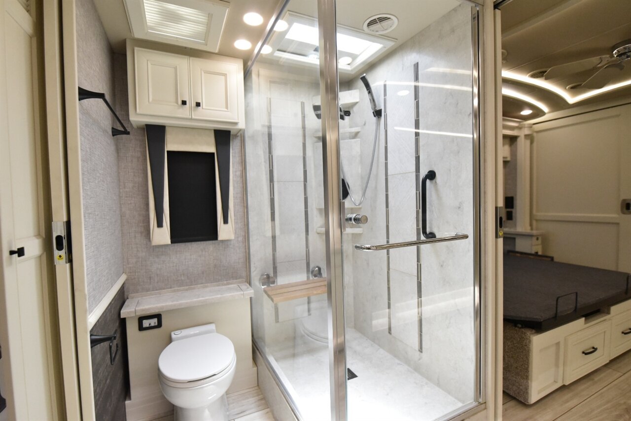 2023 Tiffin Allegro   - Photo 41 - Orange, CA 92867