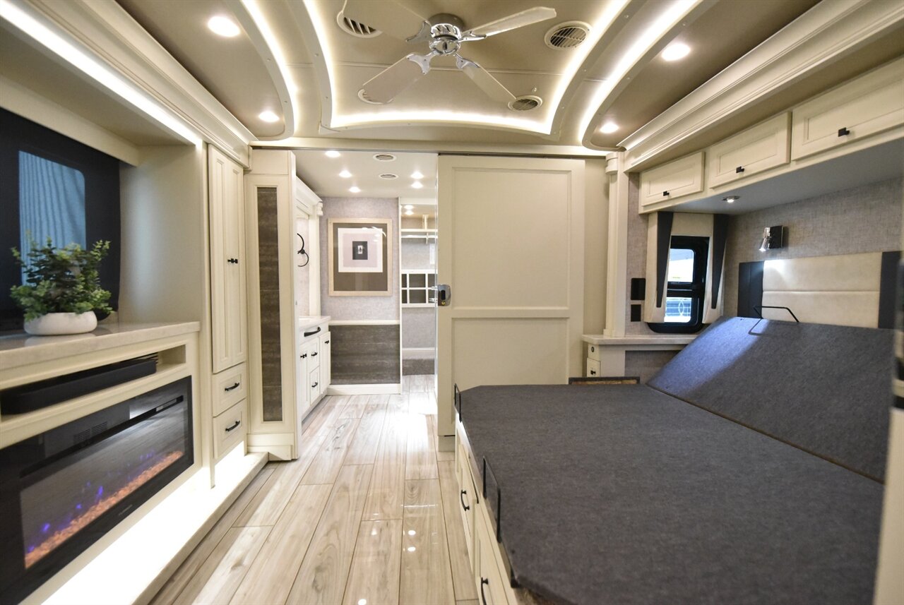 2023 Tiffin Allegro   - Photo 34 - Orange, CA 92867