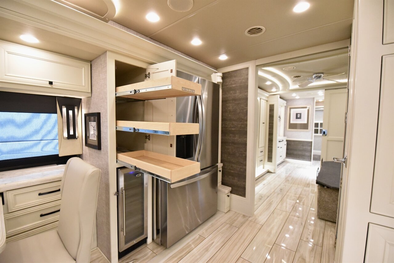 2023 Tiffin Allegro   - Photo 25 - Orange, CA 92867