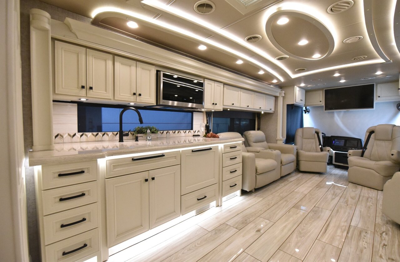 2023 Tiffin Allegro   - Photo 26 - Orange, CA 92867