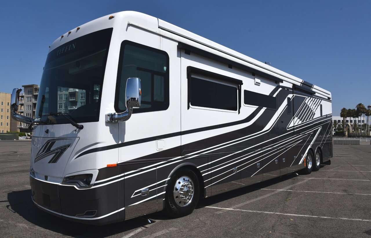 2023 Tiffin Allegro   - Photo 11 - Orange, CA 92867