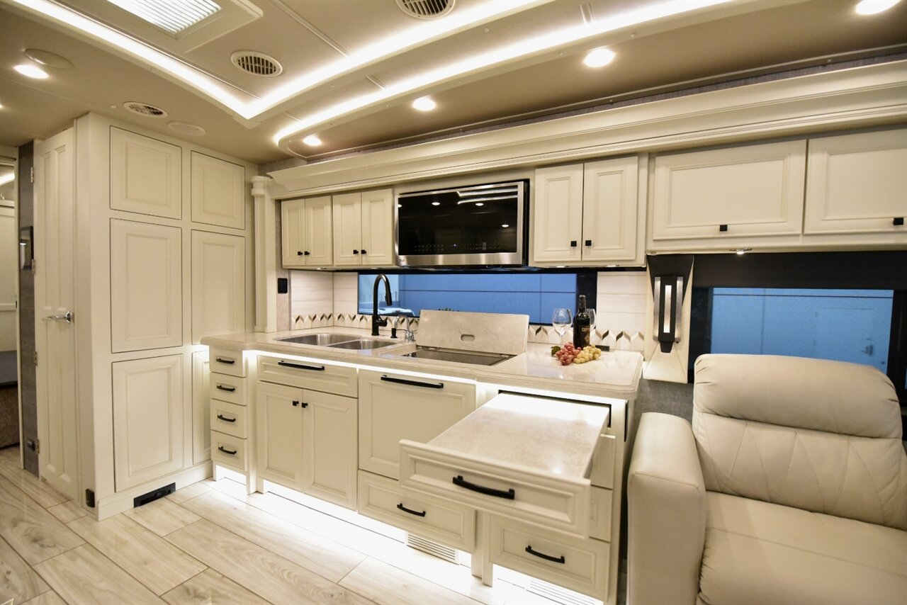 2023 Tiffin Allegro   - Photo 29 - Orange, CA 92867