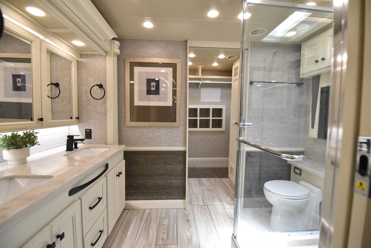 2023 Tiffin Allegro   - Photo 37 - Orange, CA 92867