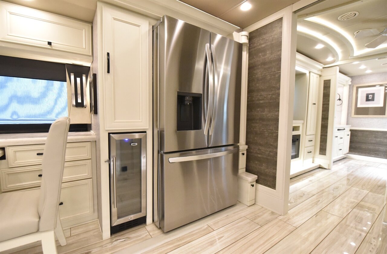 2023 Tiffin Allegro   - Photo 23 - Orange, CA 92867