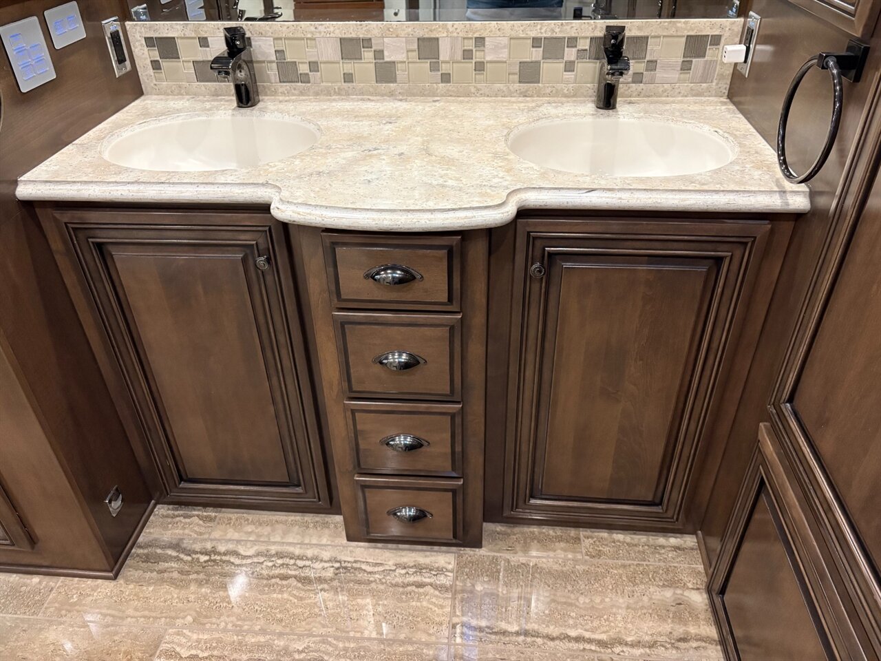 2019 Newmar Dutch Star 4369 - Photo 14 - Orange, CA 92867