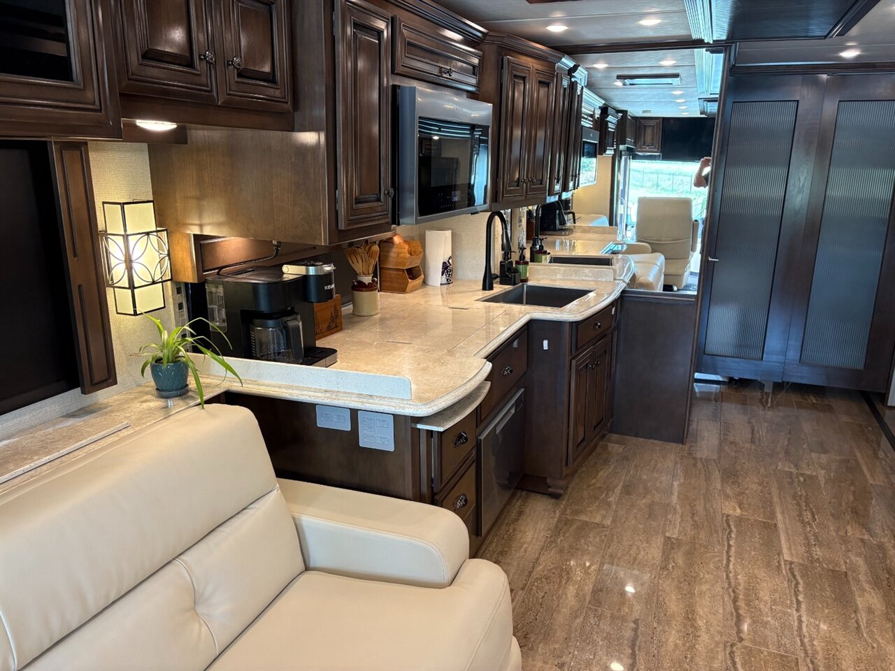 2019 Newmar Dutch Star 4369 - Photo 8 - Orange, CA 92867