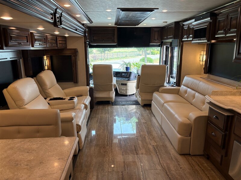 2019 Newmar Dutch Star 4369 - Photo 4 - Orange, CA 92867