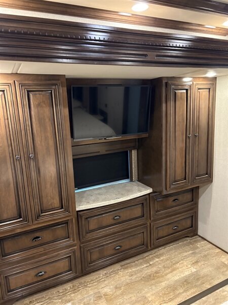 2019 Newmar Dutch Star 4369 - Photo 11 - Orange, CA 92867