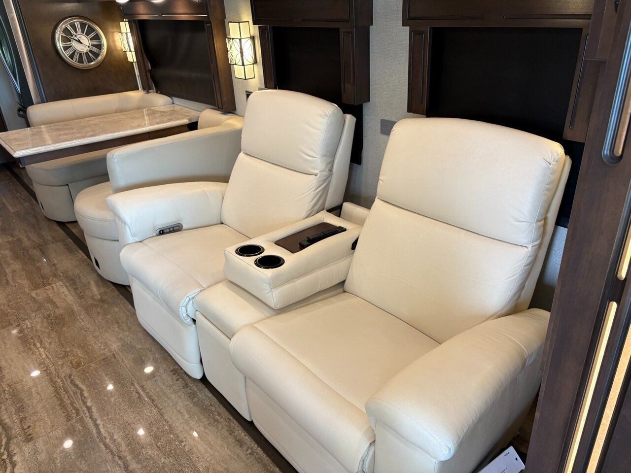 2019 Newmar Dutch Star 4369 - Photo 6 - Orange, CA 92867