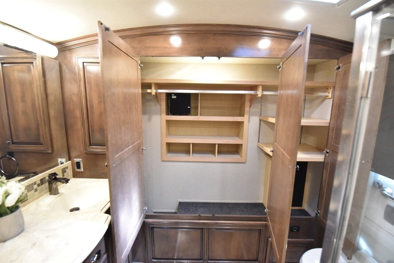2019 Newmar Dutch Star 4369 - Photo 74 - Orange, CA 92867