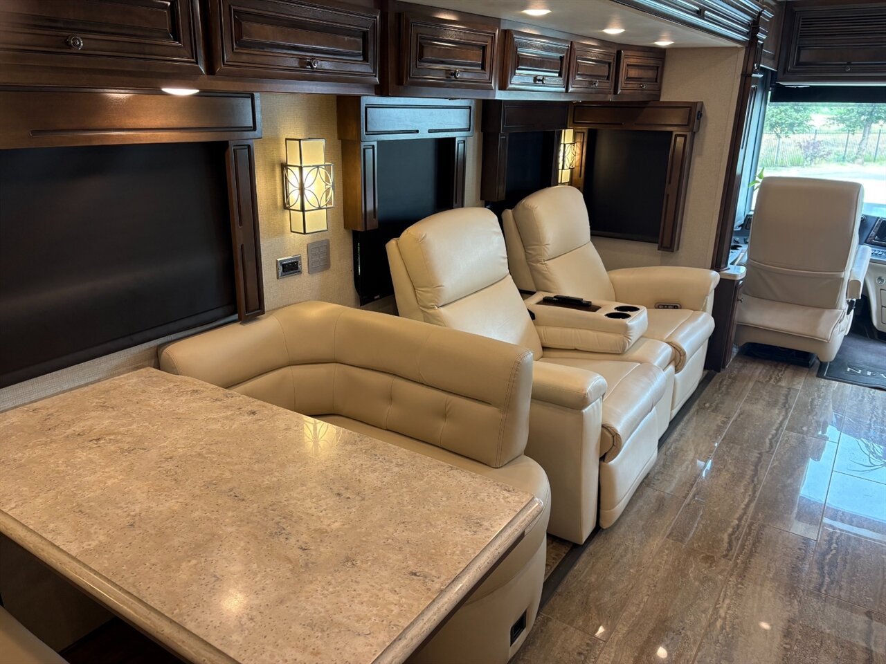 2019 Newmar Dutch Star 4369 - Photo 7 - Orange, CA 92867