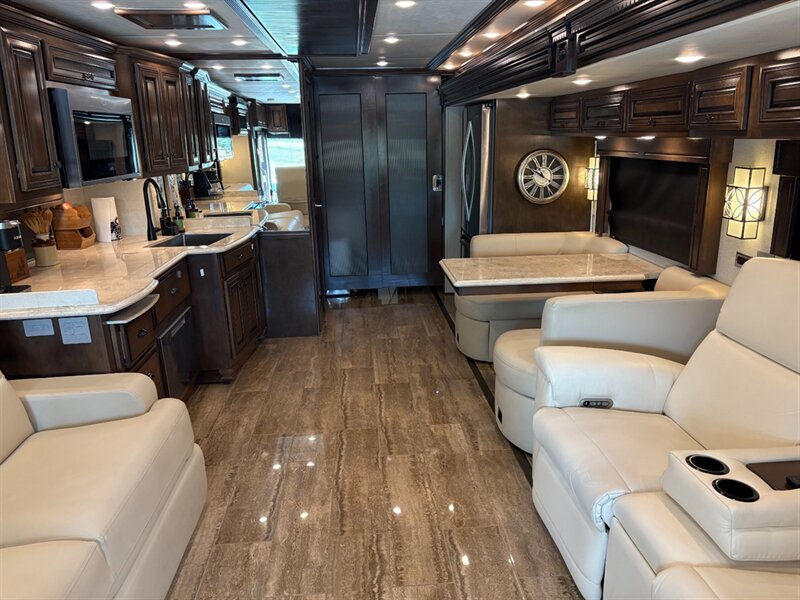 2019 Newmar Dutch Star 4369 - Photo 3 - Orange, CA 92867