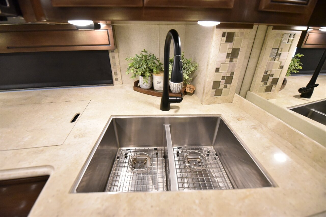 2019 Newmar Dutch Star 4369 - Photo 54 - Orange, CA 92867