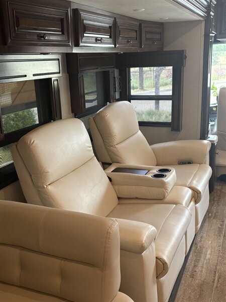 2019 Newmar Dutch Star 4369 - Photo 19 - Orange, CA 92867