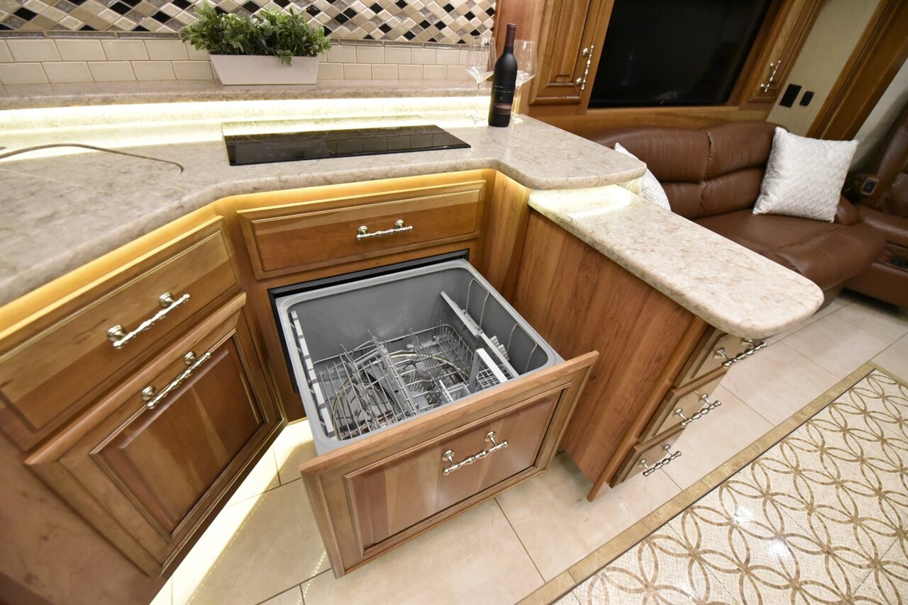 2019 Entegra Cornerstone 45F   - Photo 45 - Orange, CA 92867