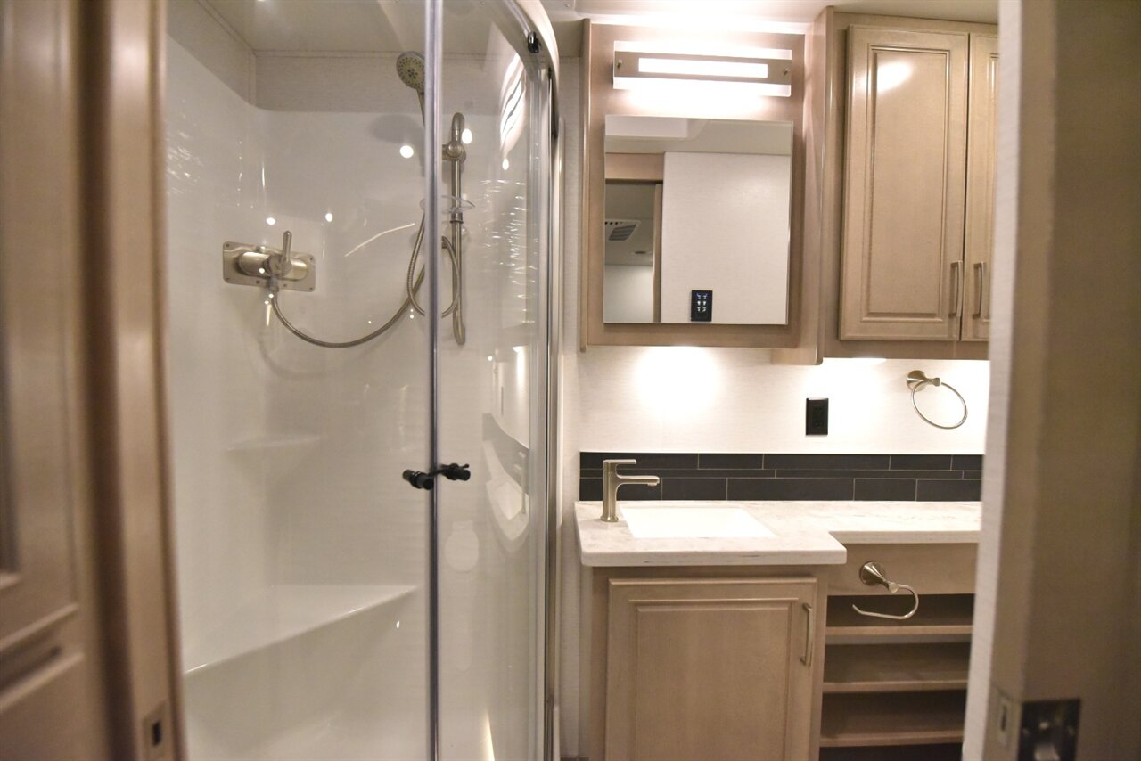 2025 Renegade Verona 40 LRB   - Photo 47 - Orange, CA 92867