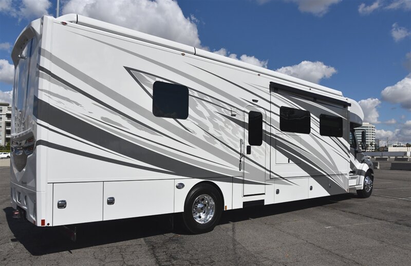 2025 Renegade Verona 40 LRB