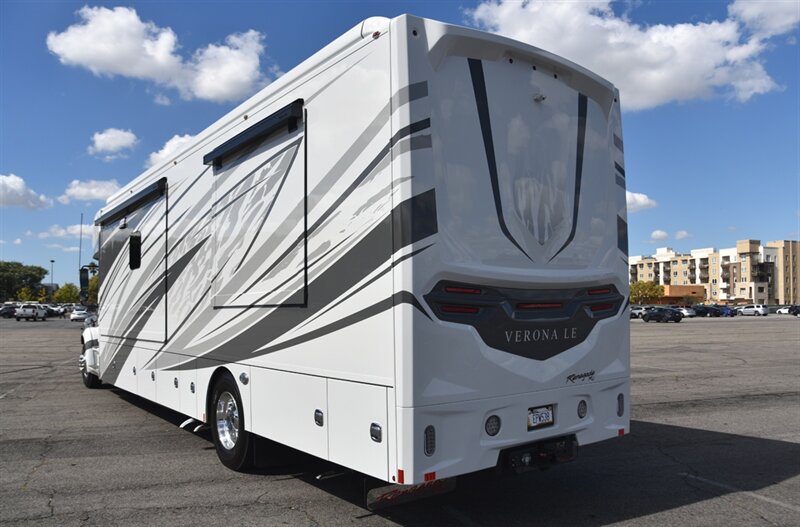 2025 Renegade Verona 40 LRB   - Photo 4 - Orange, CA 92867