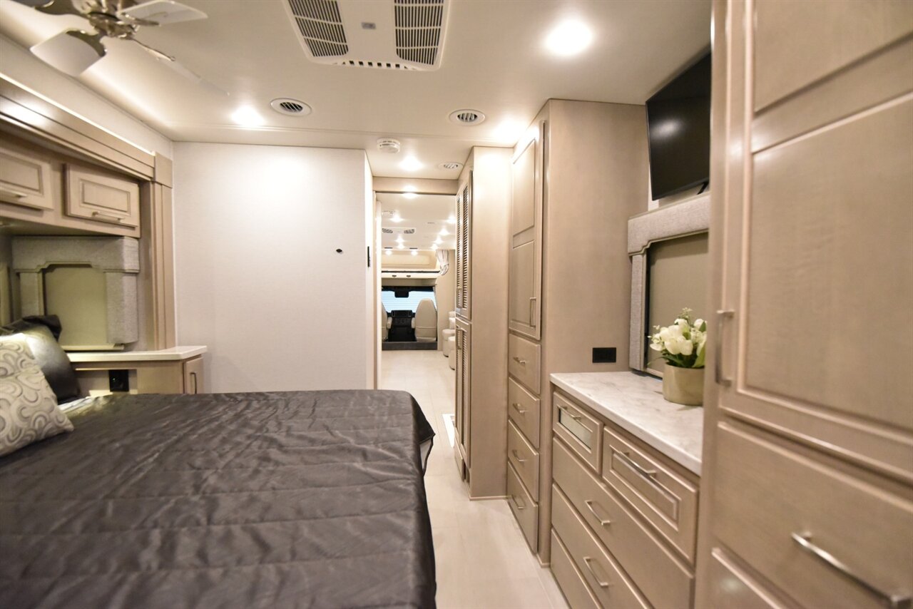 2025 Renegade Verona 40 LRB   - Photo 43 - Orange, CA 92867