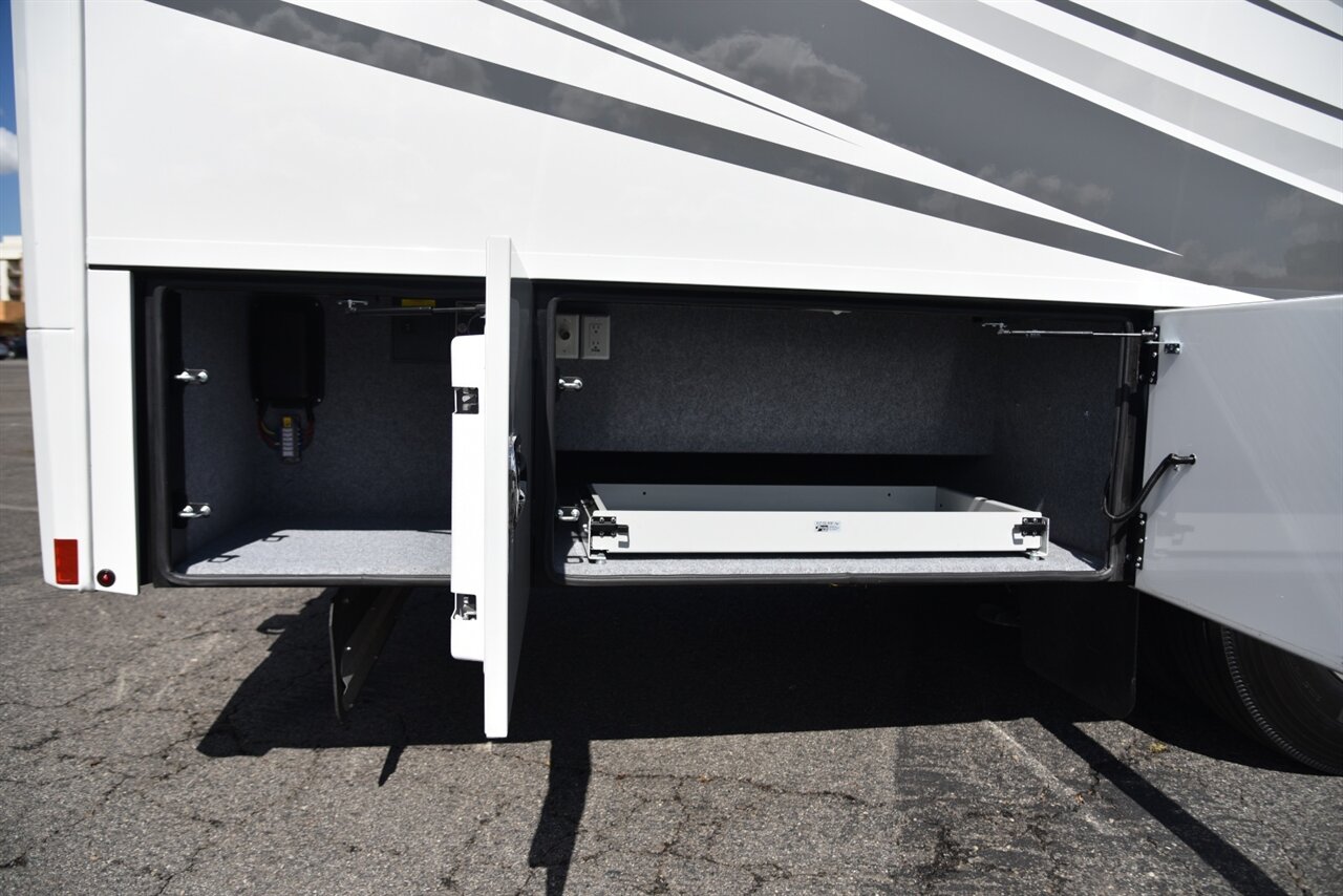 2025 Renegade Verona 40 LRB   - Photo 17 - Orange, CA 92867