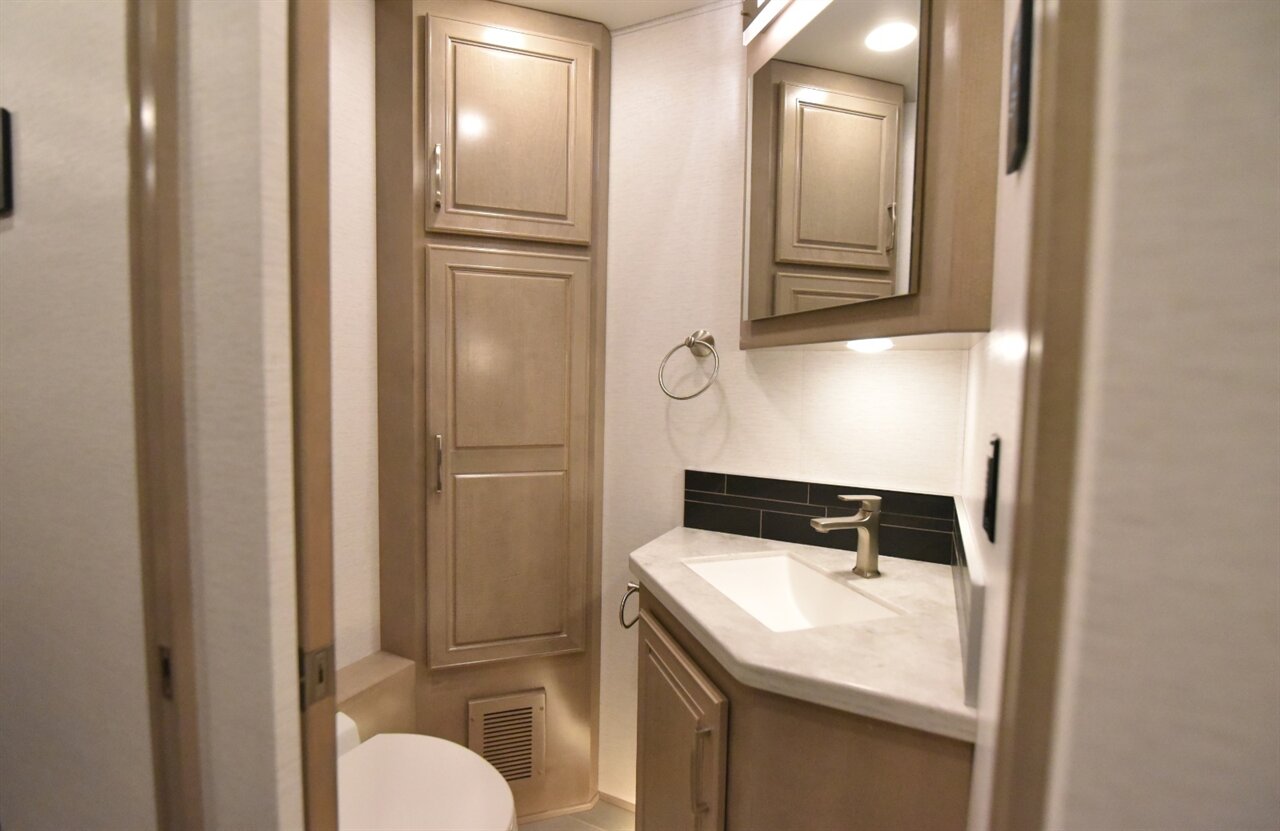 2025 Renegade Verona 40 LRB   - Photo 40 - Orange, CA 92867