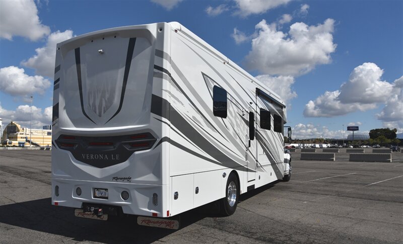 2025 Renegade Verona 40 LRB   - Photo 3 - Orange, CA 92867