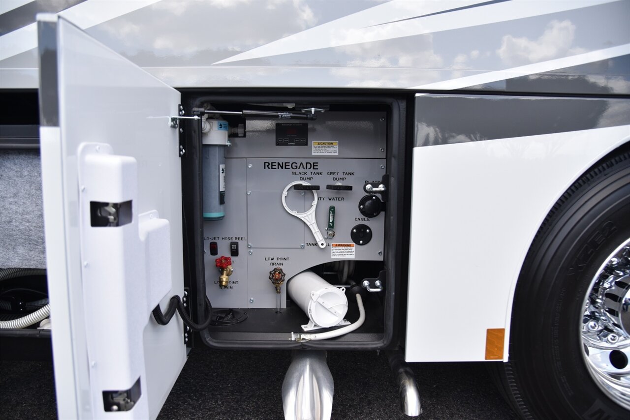 2025 Renegade Verona 40 LRB   - Photo 26 - Orange, CA 92867