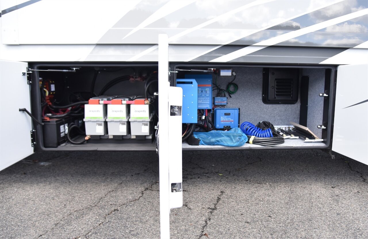 2025 Renegade Verona 40 LRB   - Photo 24 - Orange, CA 92867