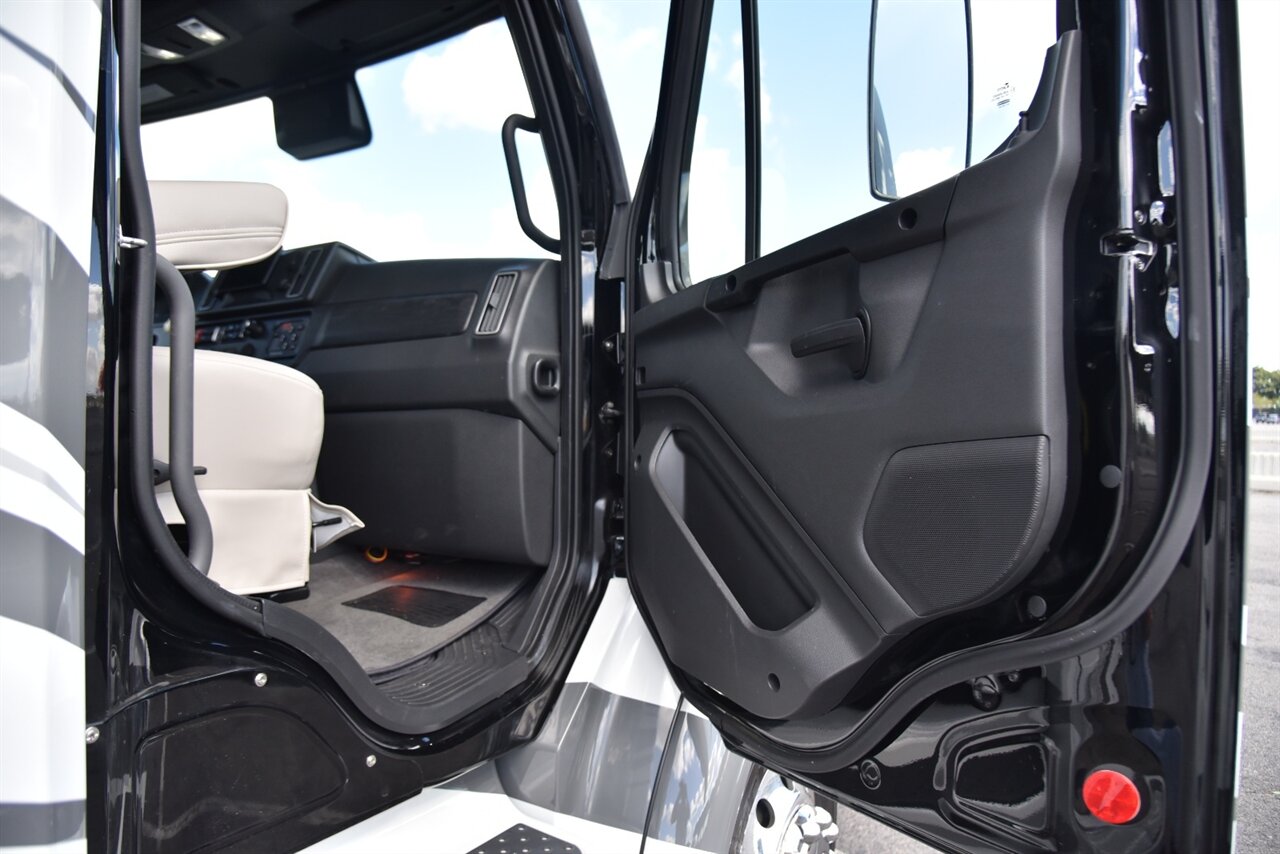 2025 Renegade Verona 40 LRB   - Photo 20 - Orange, CA 92867