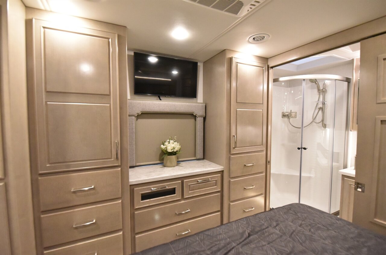 2025 Renegade Verona 40 LRB   - Photo 42 - Orange, CA 92867