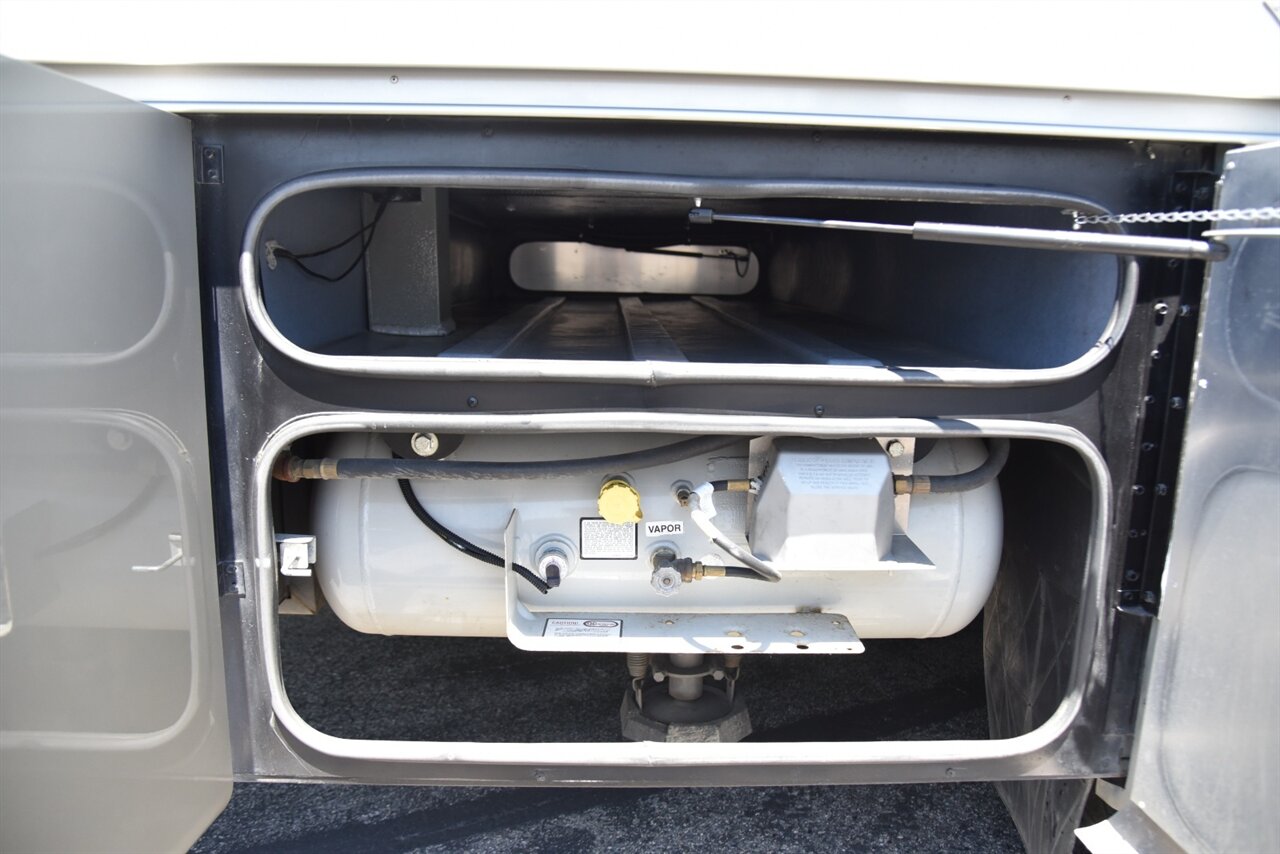2019 Tiffin Allegro Open Road - Photo 26 - Orange, CA 92867