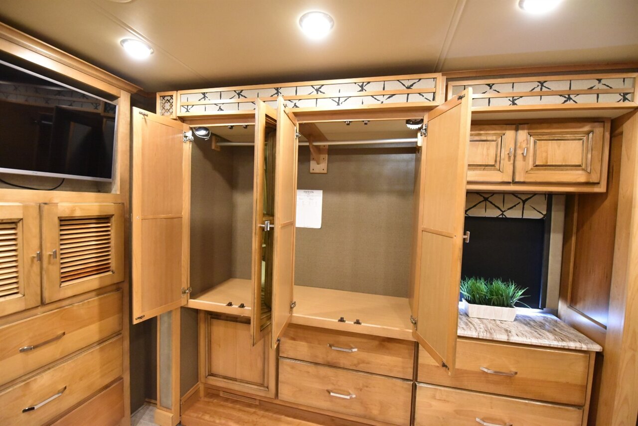 2019 Tiffin Allegro Open Road - Photo 76 - Orange, CA 92867
