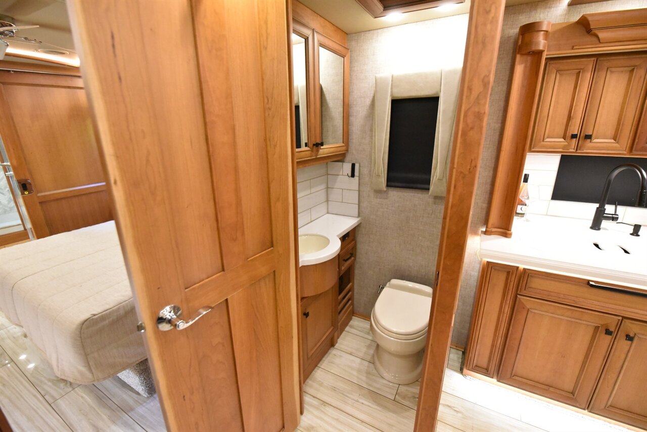 2023 Tiffin Allegro Bus 40ip   - Photo 60 - Orange, CA 92867