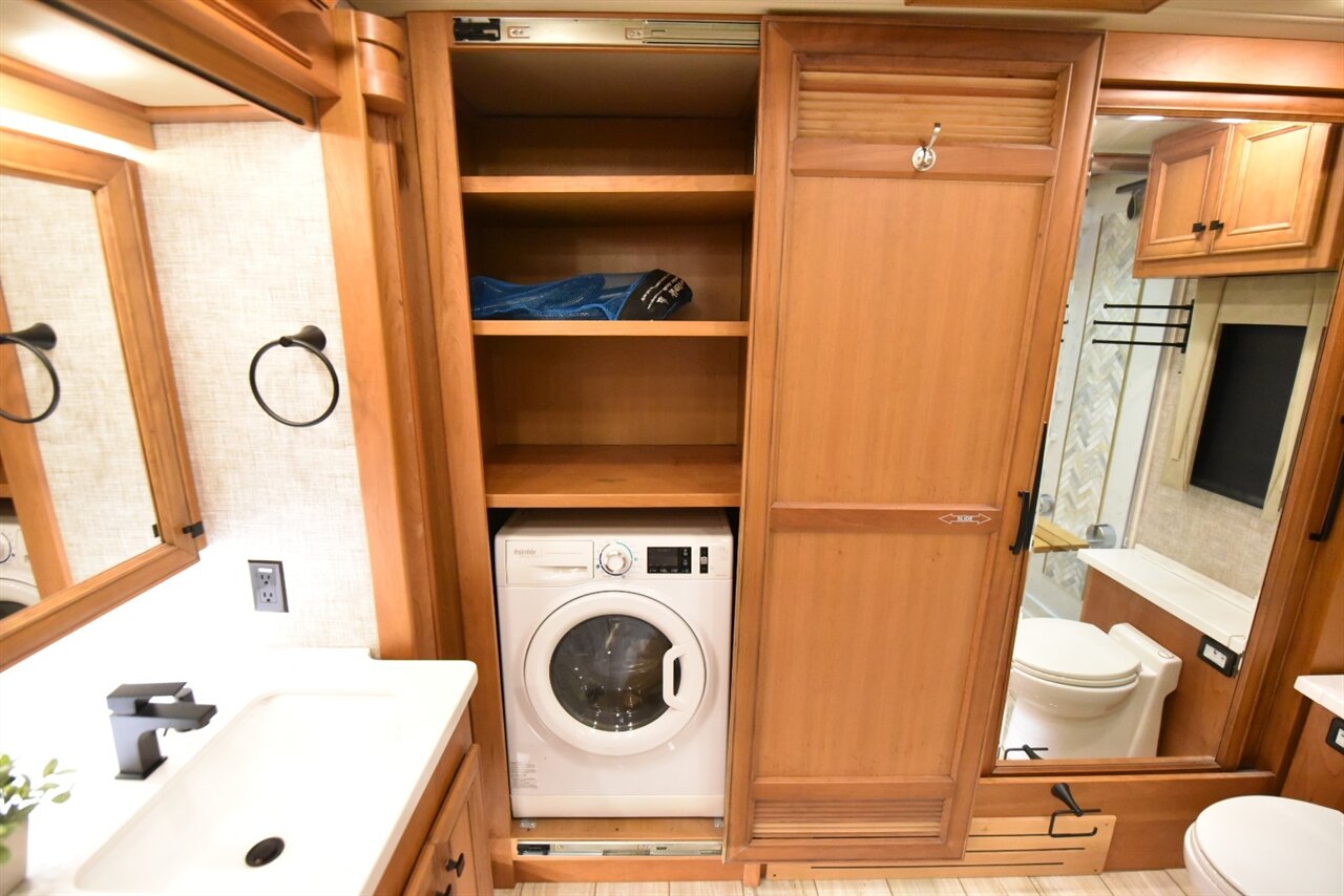 2023 Tiffin Allegro Bus 40ip   - Photo 73 - Orange, CA 92867