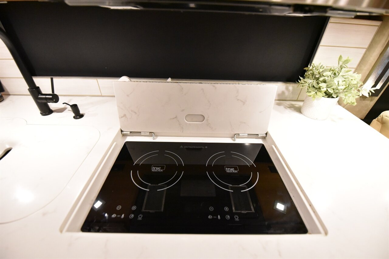 2023 Tiffin Allegro Bus 40ip   - Photo 54 - Orange, CA 92867