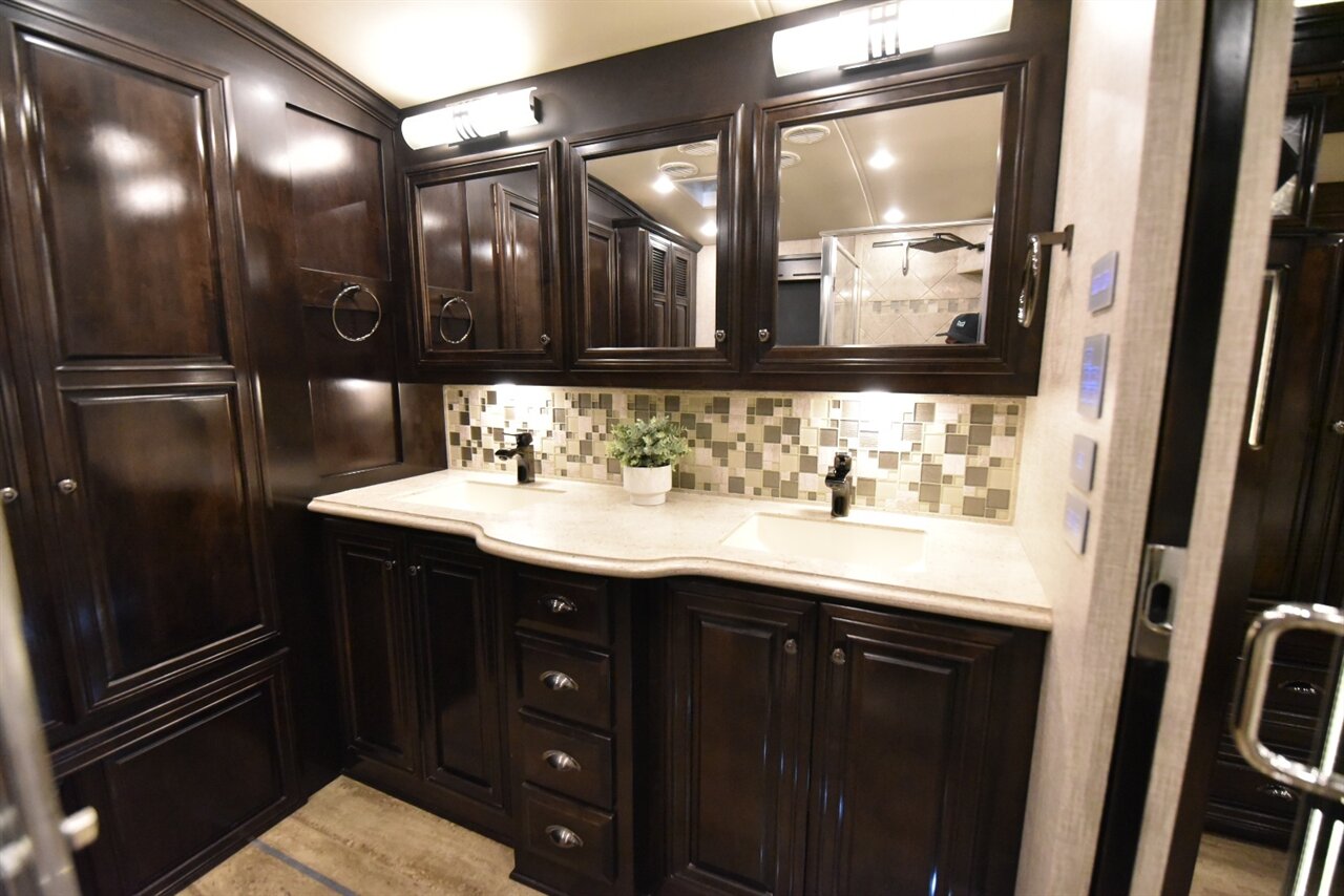 2020 Newmar Dutch Star 4328 - Photo 81 - Orange, CA 92867