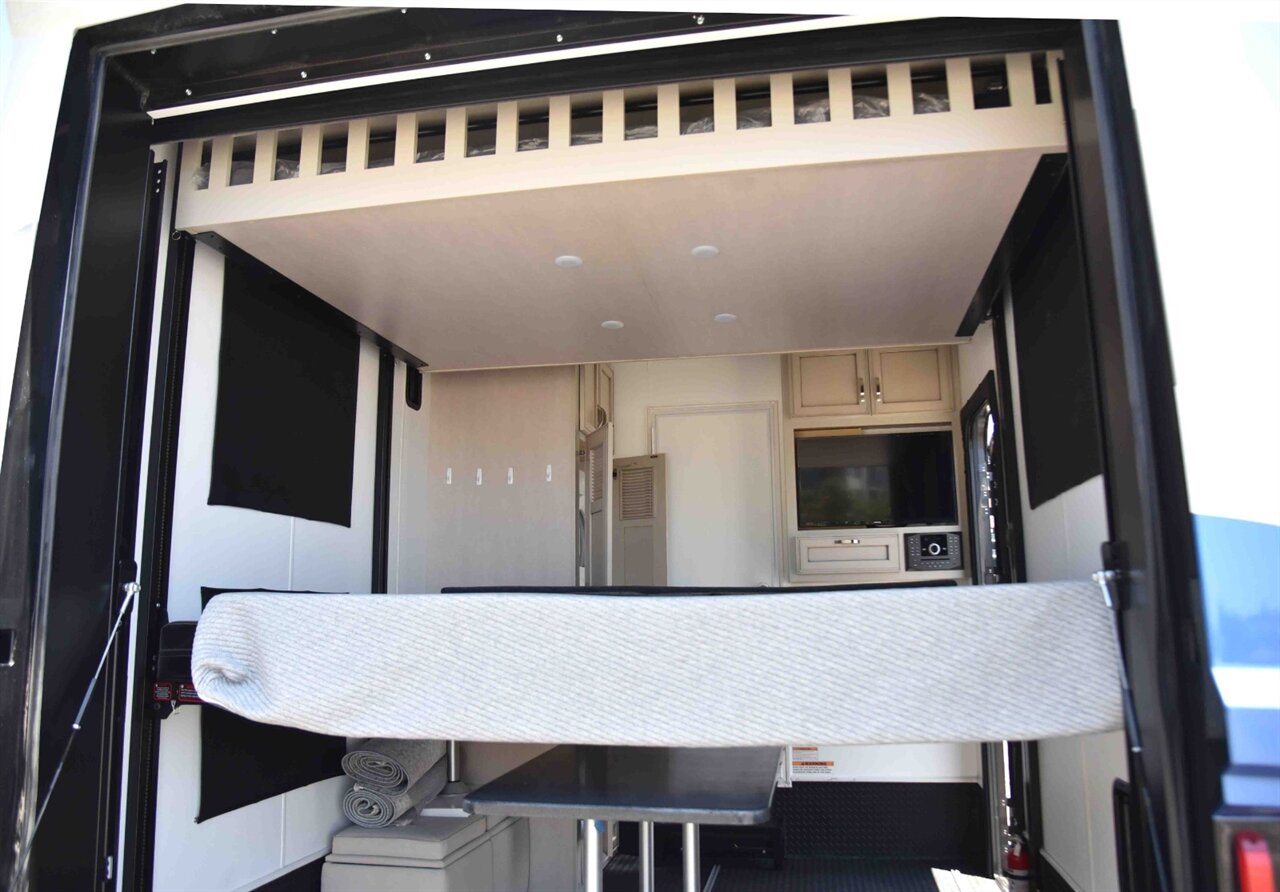2022 Newmar CANYON STAR 3927   - Photo 9 - Orange, CA 92867