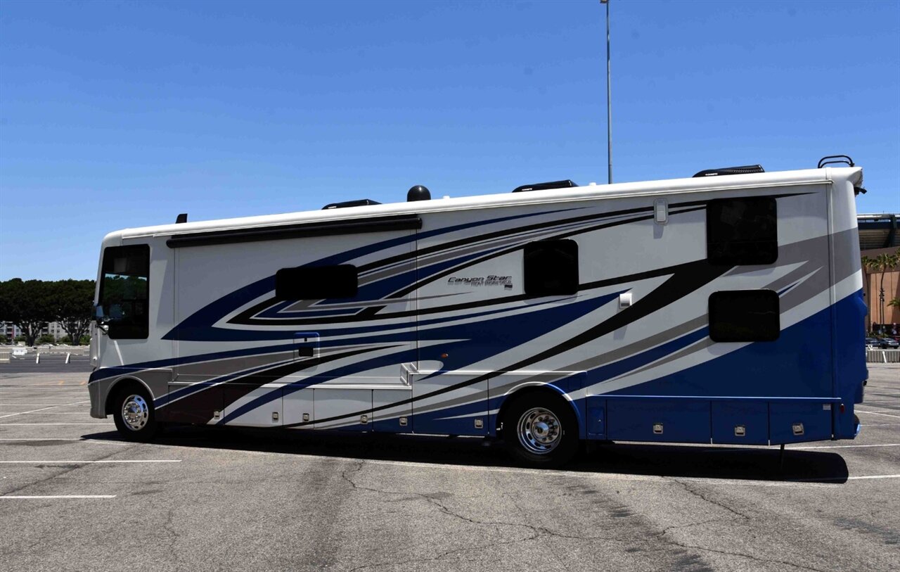 2022 Newmar CANYON STAR 3927   - Photo 5 - Orange, CA 92867