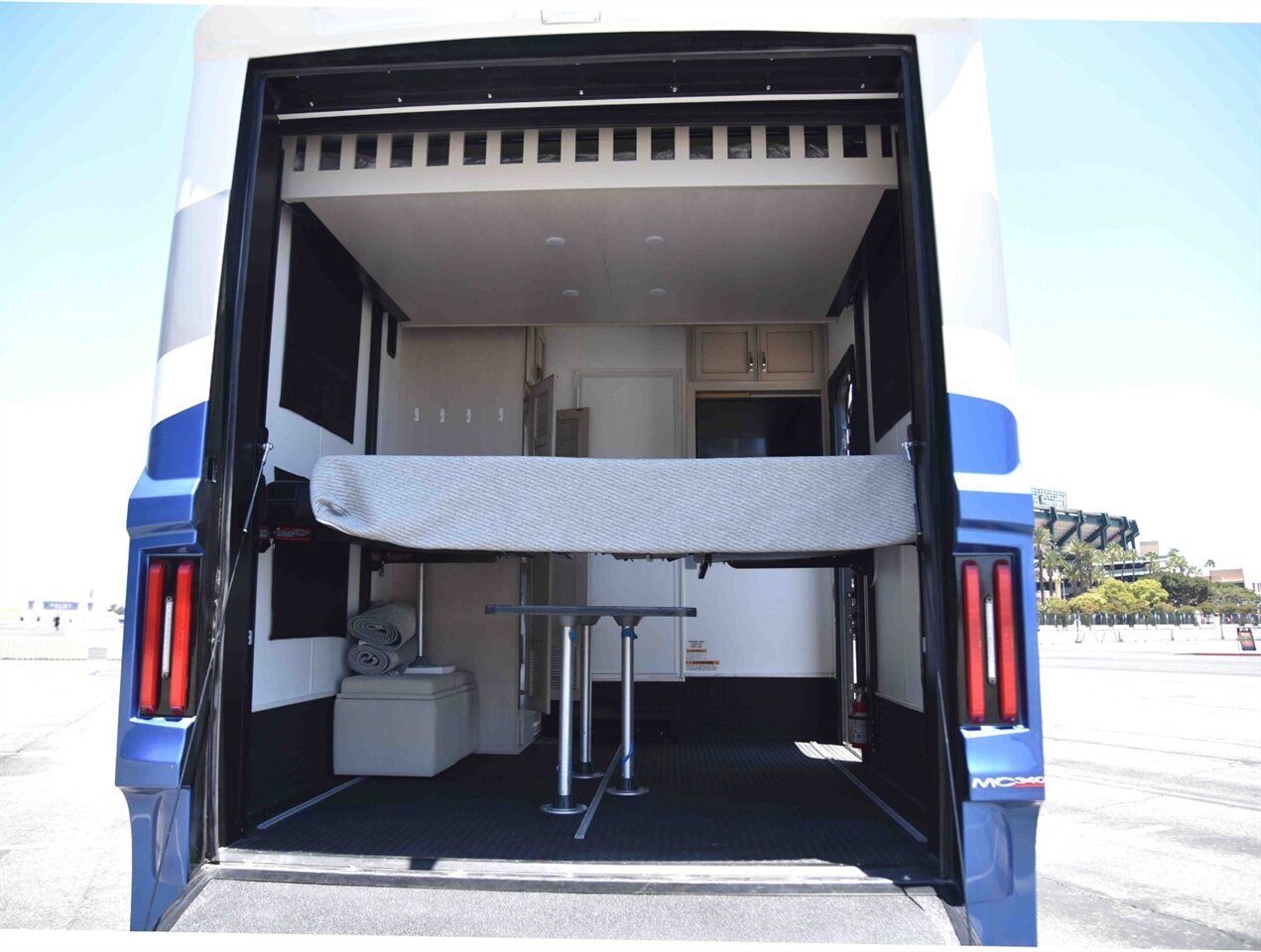 2022 Newmar CANYON STAR 3927   - Photo 8 - Orange, CA 92867