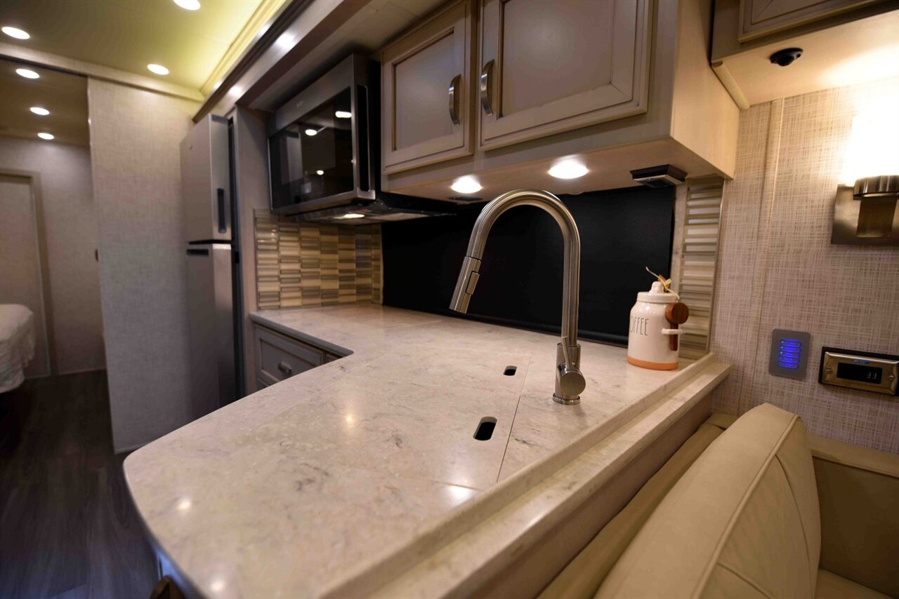 2022 Newmar CANYON STAR 3927   - Photo 24 - Orange, CA 92867